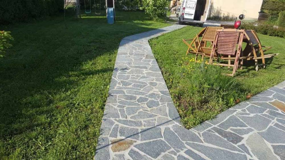 Revêtir une allée principale